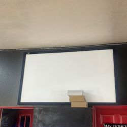 Projector Empson  / Screen 120 Inch 