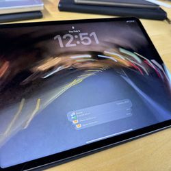 Apple iPad Pro 5, 12.9-inch 2 TB, Wi-Fi + 5G, 12.9 in MHP53LL/A