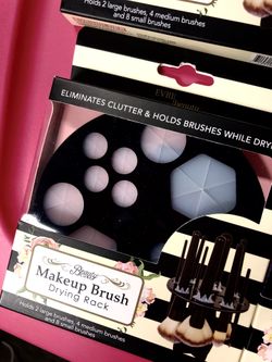 Makeup brush drying rack $5 EACH (holds 14 brushes)