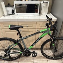 GIANT REVEL 2 ALUMINUM MOUNTAIN BICYCLE 