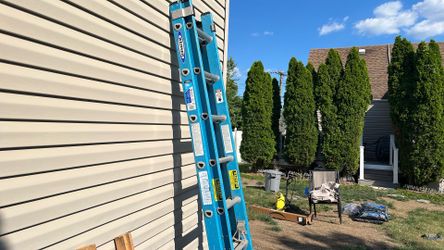 Werner.     16”.      Foot.   Ladder.