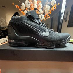 Nike Air VaporMax Flyknit Sneaker Triple Black