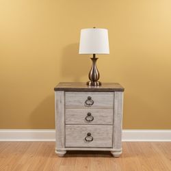 🛏️ 4-Piece Queen Bedroom Set - Modern Whitewash/Distressed Look - Lightly Used
