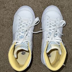 Nike Blazers (Size 5.5Y - Talla 5.5Y)