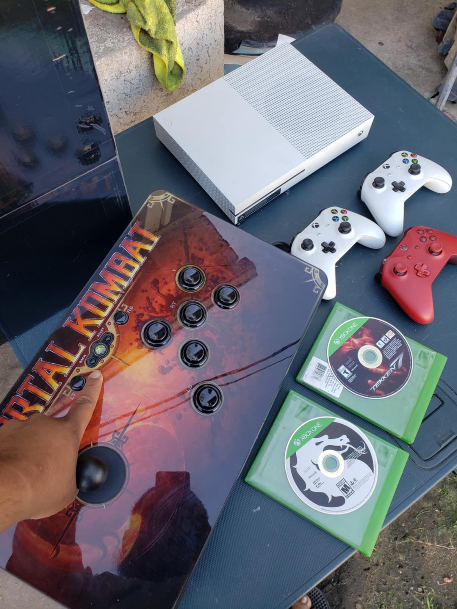 The mortal Kombat Arcade Station on amazon still $450!. The Xbox One S 1000GB still $220. Extra control $50. I just want $500 or closer offer. Brand n