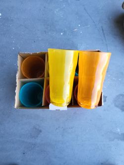 Used 8 Tall Plastic Cups