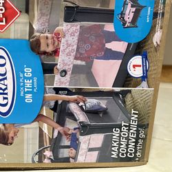 New in Box - Graco pack ‘n play on the go corralito (pink)