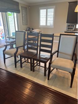 Set of 4 kitchen chairs