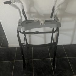UNDERARM SUPPORT WALKER