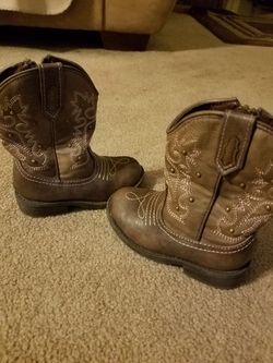 Little girl size 7 boots