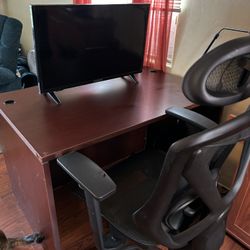 Desk And Chair 