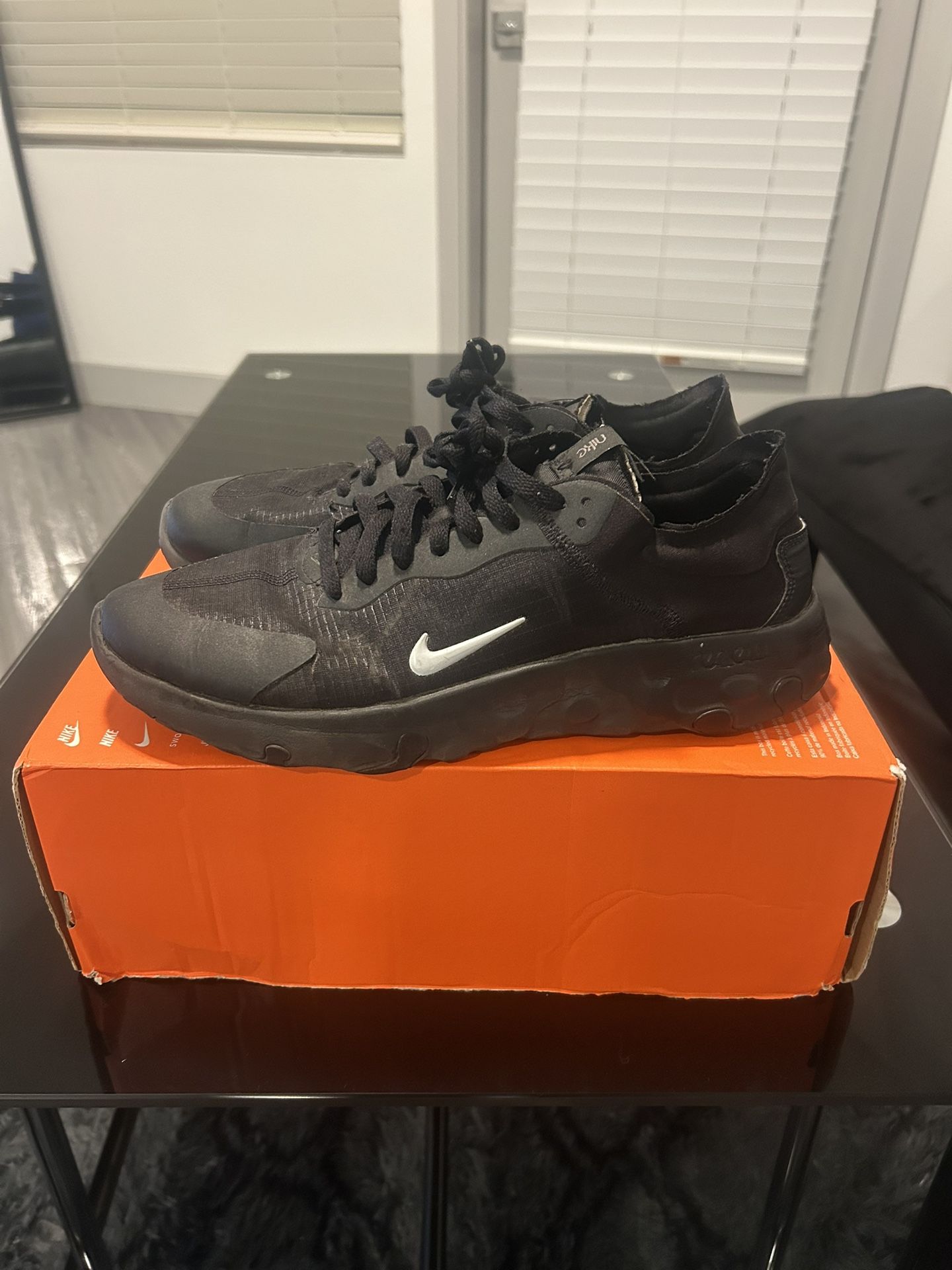 Mens Used Black/White Nike Renew Lucent Shoes Size 10.5