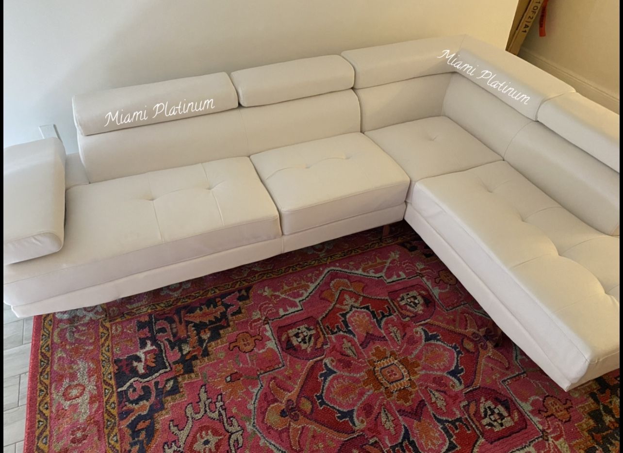 Sectional /// Financing Available