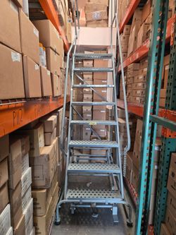 -Step Steel Rolling Industrial & Warehouse Ladder
Perforated Tread, Handrails