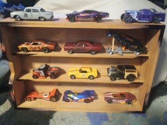 12 Hot Wheels with display shelves