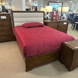 BRAND NEW! 5-PC Coffield Queen Bedroom Set 