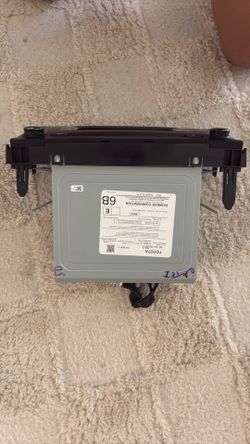 OEM radio stereo receiver and CD player for a Toyota highlander 2015
