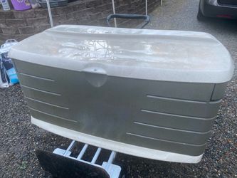 Rubbermaid Outdoor Storage Deck Box