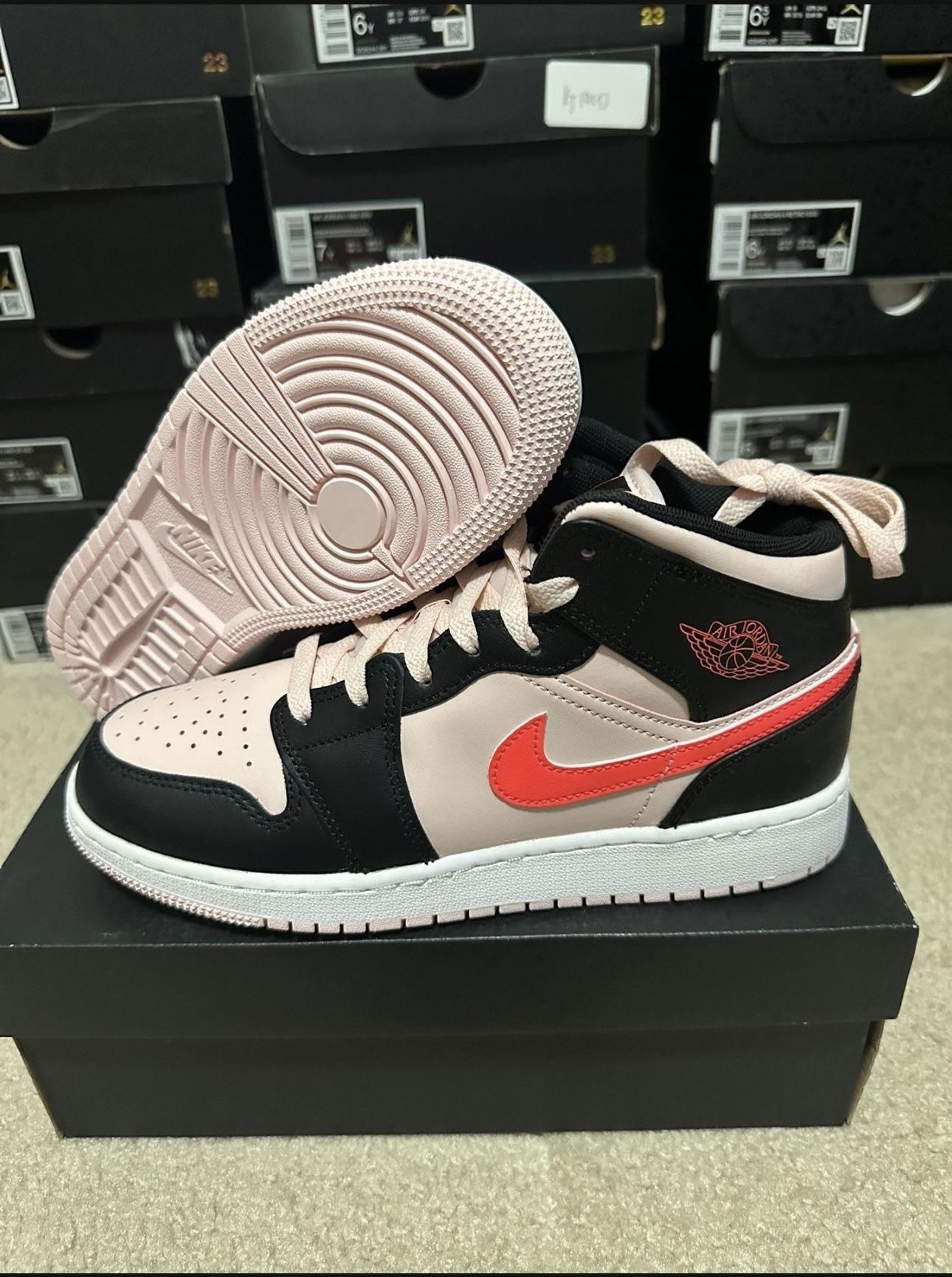 Nike Air Jordan 1 Mid GS Black Crimson 554725-604 Size 6Y Brand New