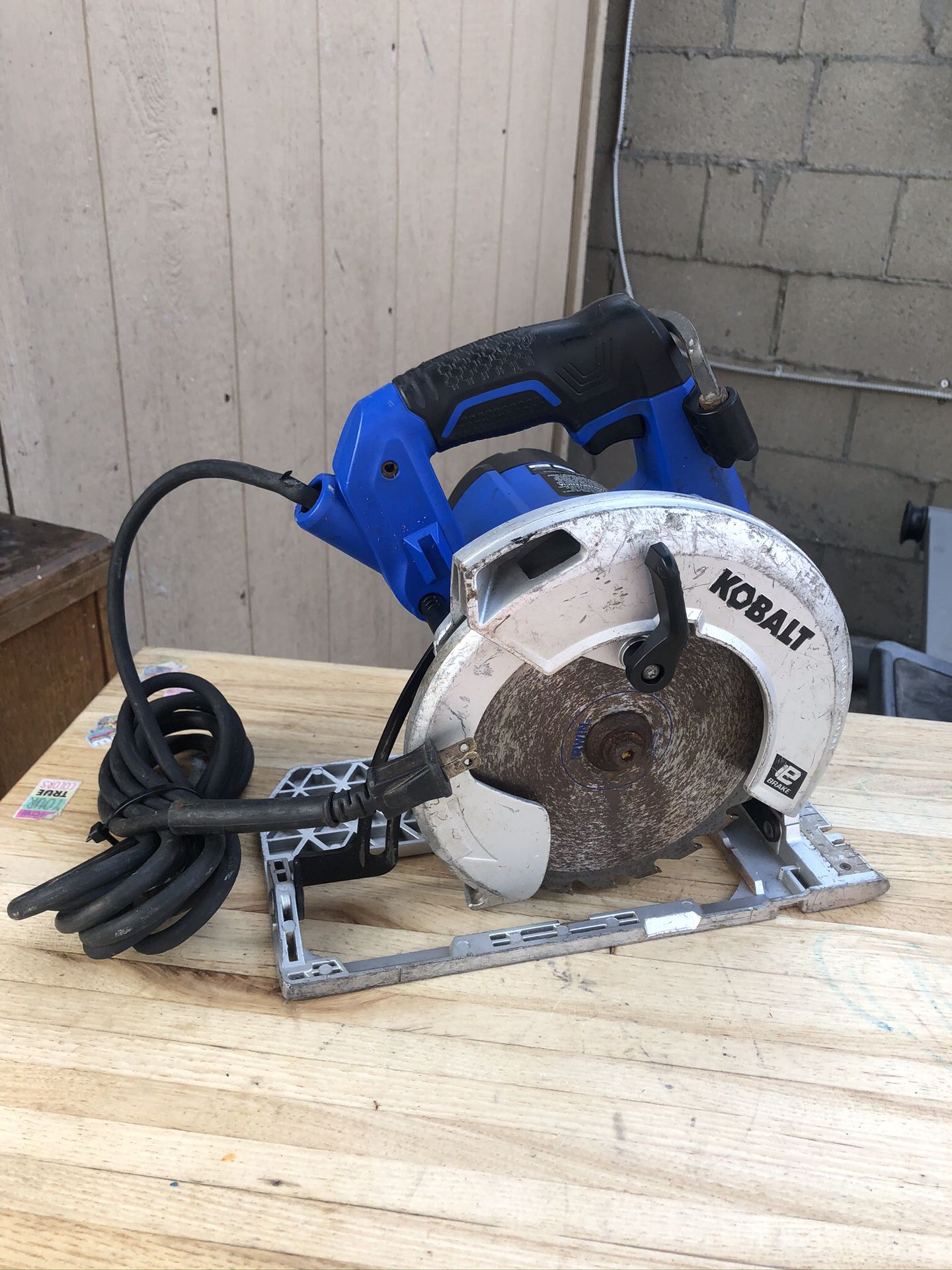 Kobalt 15-Amp 7-1/4-in Corded Circular Saw with Brake and Magnesium Shoe  for Sale in South Gate, CA OfferUp