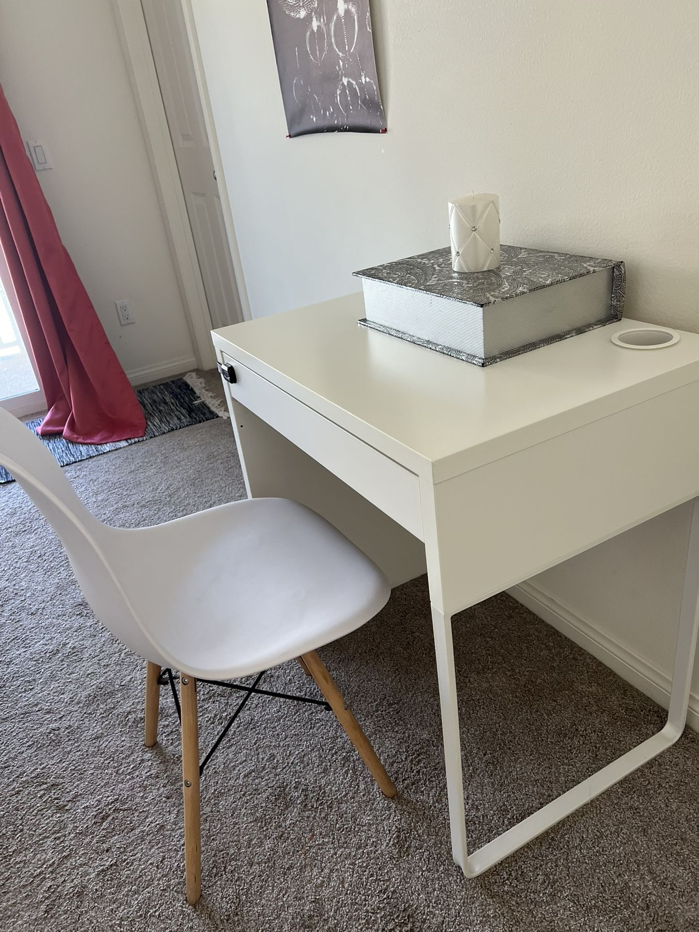 Stylish and Modern Student Desk with a chair