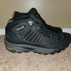 NWT Teva Thinsulate Waterproof Boots Mens Size 9.5