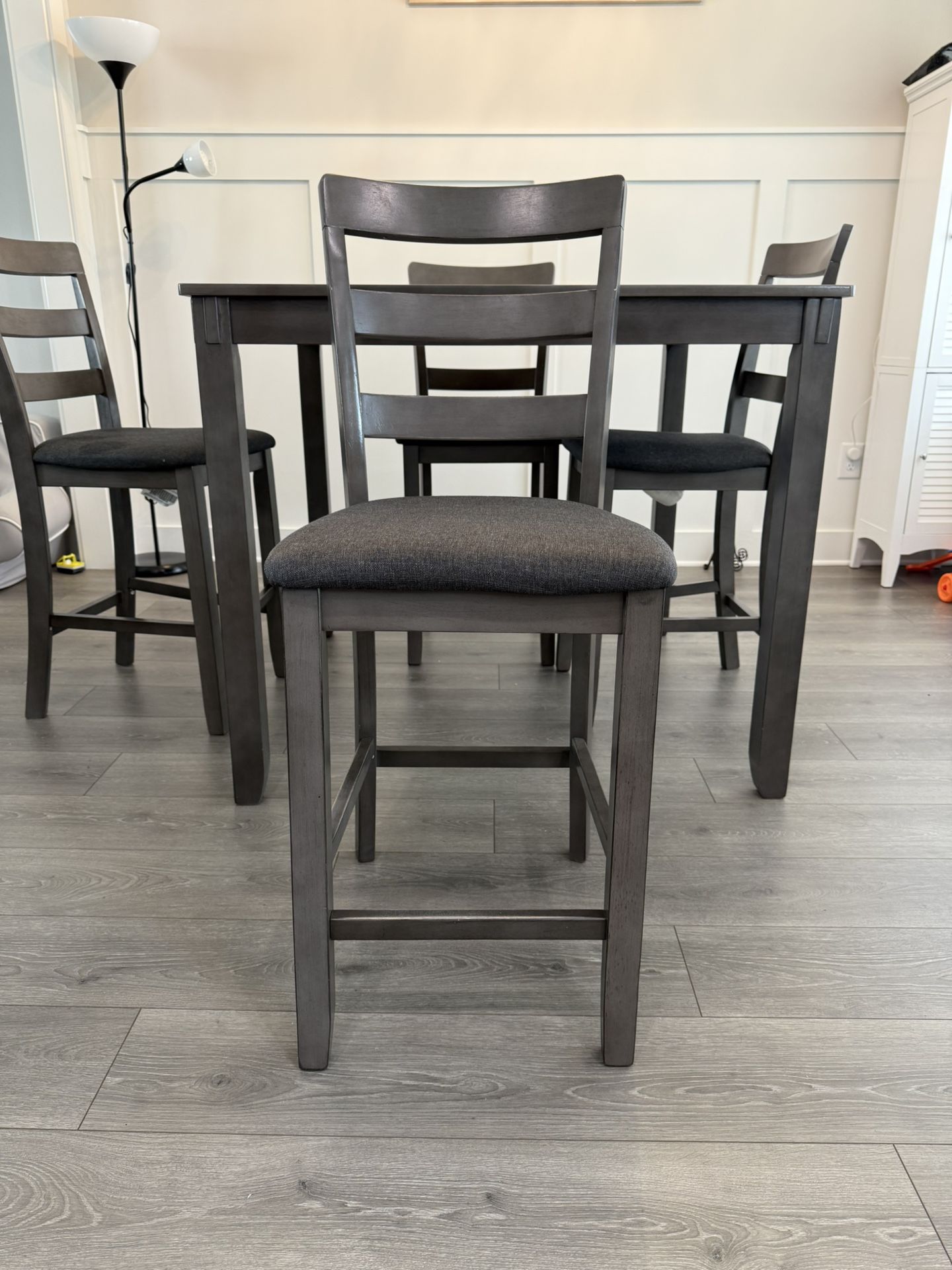 Dinning Table And 4 Bas Stools Set