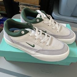 New W/ Box Nike SB Size 6 Woman’s Sneakers Shoes