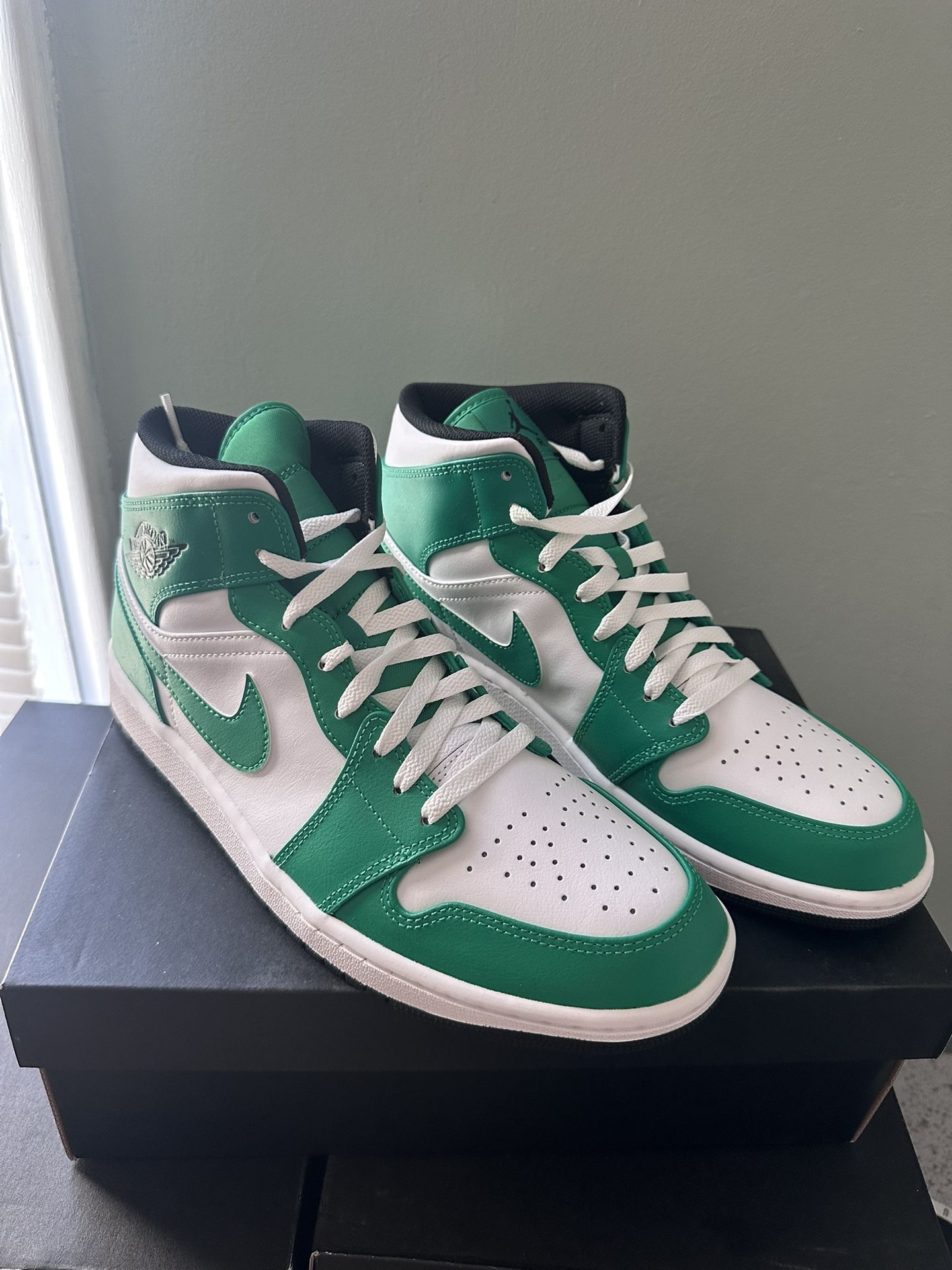Air Jordan 1 MID