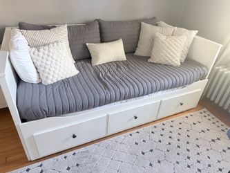 IKEA HEMNES Daybed with 3 Drawers