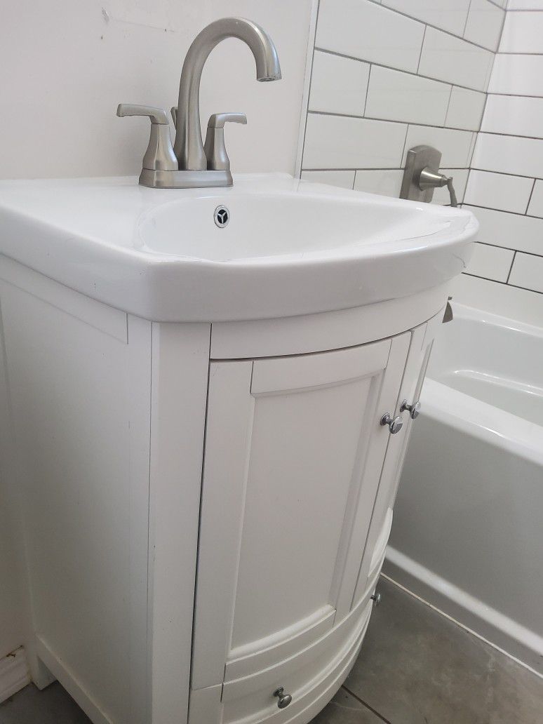 Bathroom Vanity (white)