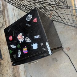Frigidaire mini Fridge 