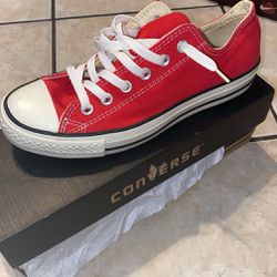 Like New Red Lowtop Converse 8W