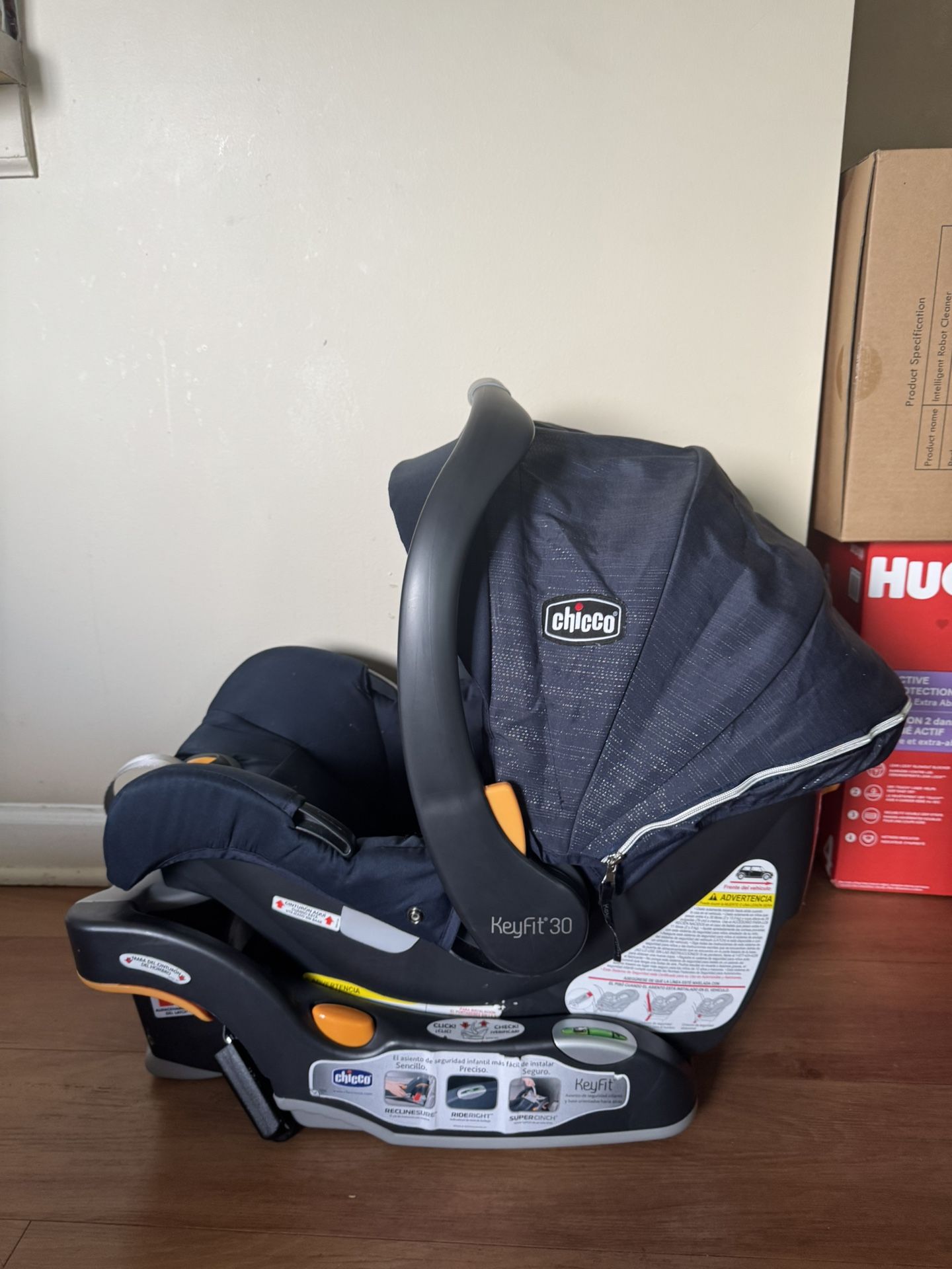 Chicco Keyfit 30 Car seat and Base