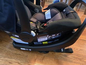 NEW GRACO Infant CARSEAT Snugfit 35