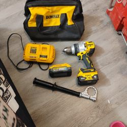 FLEXVOLT 60V MAX Cordless Brushless 1/2 in. Concrete Mud Mixer/Drill with E-Clutch and (1) FLEXVOLT 5.0Ah and 5Ah7