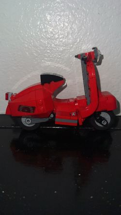 Lego Creator Vespa Retired Set 40517