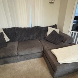 Couch With Detachable Chaise 