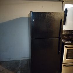 Nice Refrigerator General Electric.   Nice Condition 