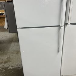 GE Refrigerator 64x28x30”
