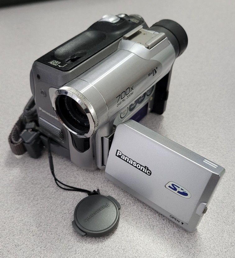 Panasonic MiniDV PV-GS50D Camcorder