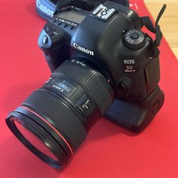 Canon 5d Mark 4 with 24-70mm 2.8 ii Lens