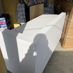 Front Desk/ Bar