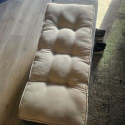 Tufted bench cushion