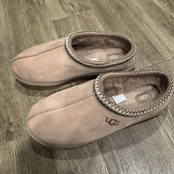 Men’s Light Colored Ugg Slippers 