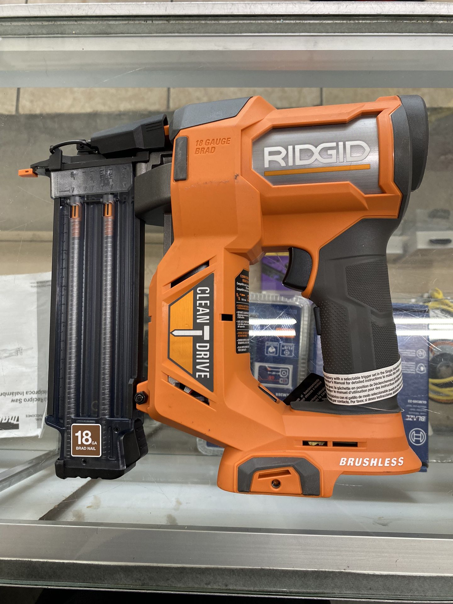 Ridgid 18V Brushless 18 Ga 2 1/8 in Brad Nailer W/ CLEAN DRIVE Tool Only R09891B