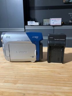 Canon ZR800 MiniDV Camcorder Camera