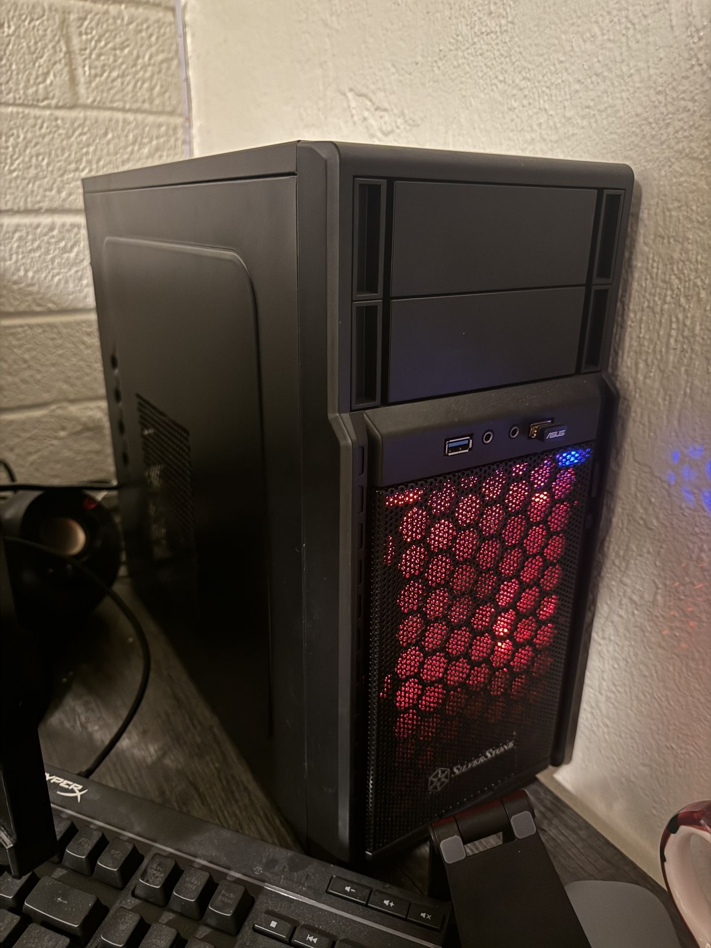 Gaming PC w/keyboard