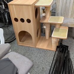 Modern Cat Tree. City Of Orange 🍊. 