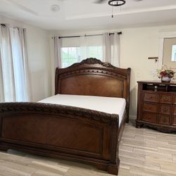 King Size  Bebé  Set With Memory Foam Mattress 